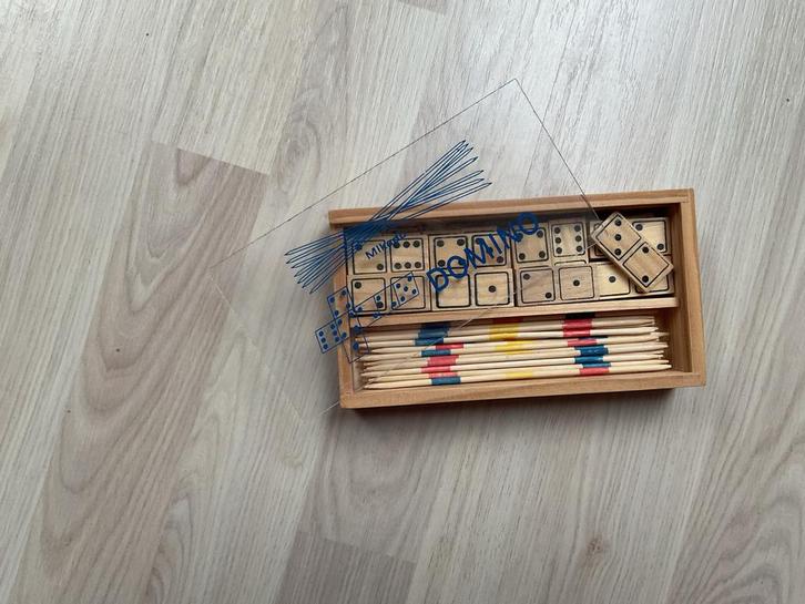 Domino & Mikado Set in Houten Kist, Hobby en Vrije tijd, Gezelschapsspellen | Bordspellen, Gebruikt, Een of twee spelers, Reisspel