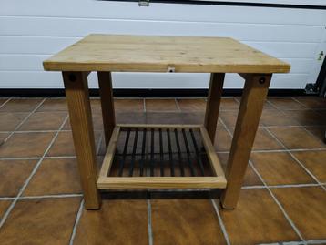 Bijzettafeltje Ikea, Grenen en zwart metalen spijltjes beschikbaar voor biedingen