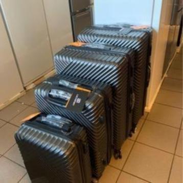 Prachtig koffers in aanbieding beschikbaar voor biedingen