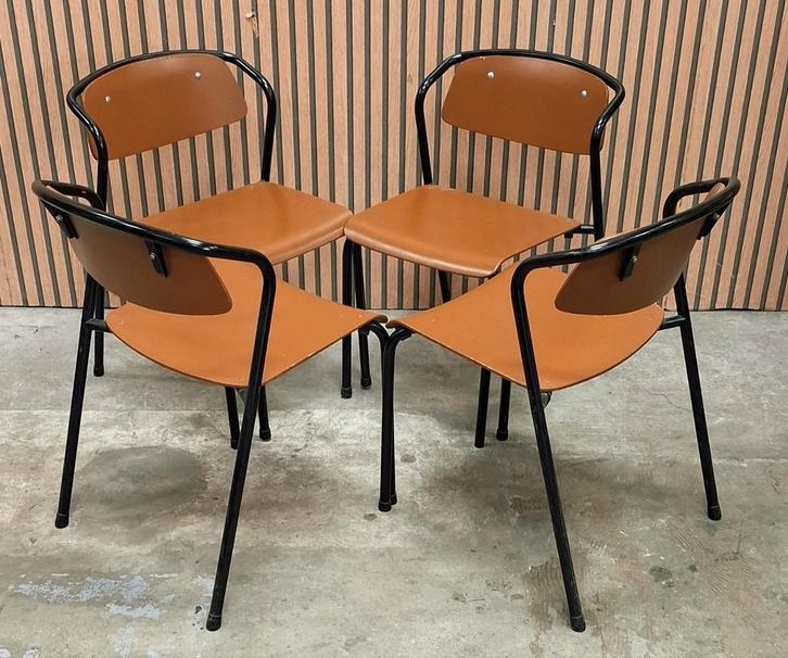 19 x Vintage schoolstoelen houten cafe stoelen horeca bistro, Huis en Inrichting, Stoelen, Zo goed als nieuw, Vijf, Zes of meer stoelen