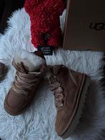 Uggs schoenen nieuw, Bruin, Nieuw, Ophalen of Verzenden, Sneakers of Gympen