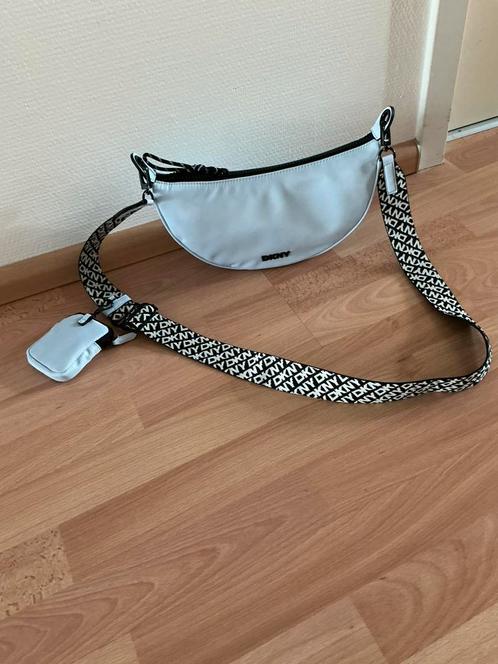 Merk:DKNY Schoudertas kleur Lichtblauw bij wit af, Sieraden, Tassen en Uiterlijk, Tassen | Schoudertassen, Nieuw, Overige merken