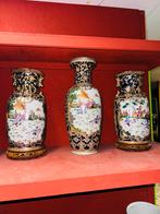 Grote Chinese vaas incl voetstuk (2 beschikbaar), Ophalen, A, A, A