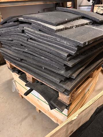 Rubber tegels 2cm snij stukken rest stuk rubbermatten beschikbaar voor biedingen