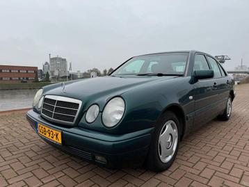 Mercedes-Benz E-klasse 200 /Airco/Cruise/Open dak/Nieuwe APK beschikbaar voor biedingen