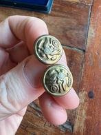 WO2 Amerikaans setje knopen voor op visor cap army airborne, Amerika, Verzenden, Embleem of Badge