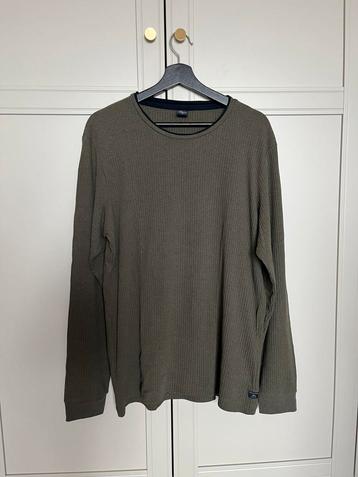 Donkergroene trui maat XL beschikbaar voor biedingen