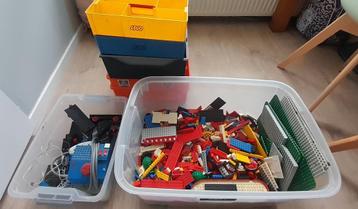 LEGO, incl grondplaten en spoorrails / trein beschikbaar voor biedingen