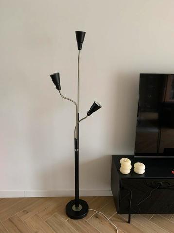 Staande lamp beschikbaar voor biedingen