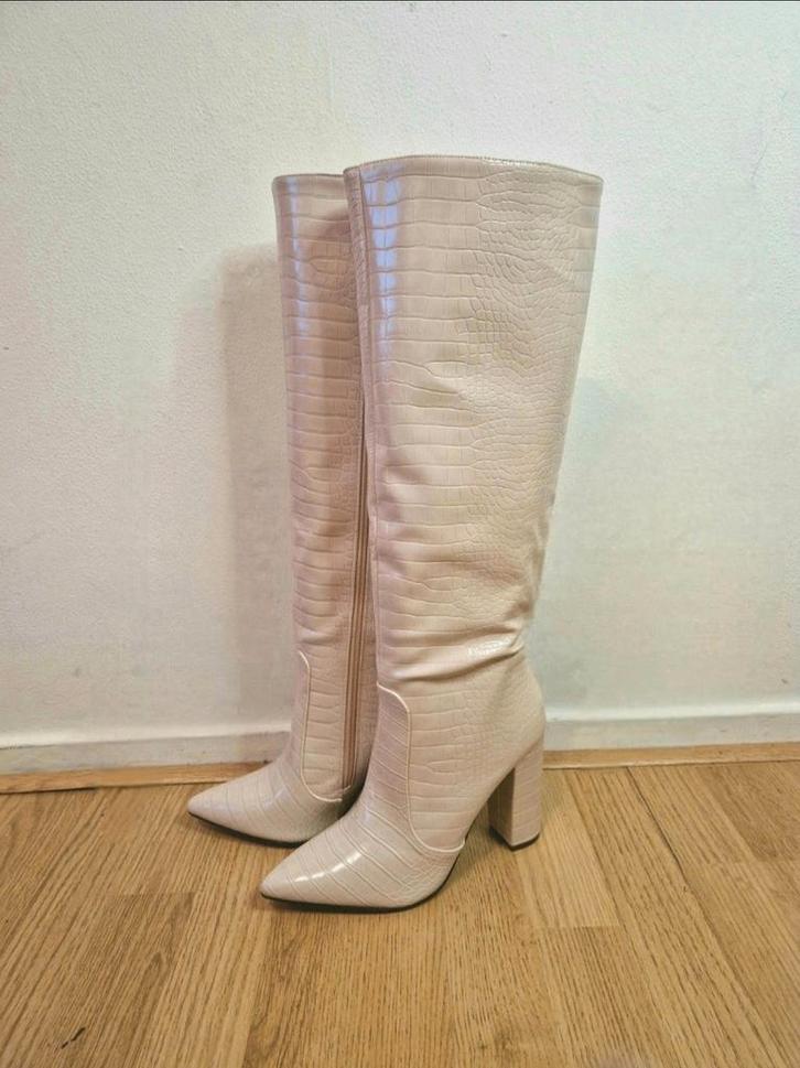 Nieuwe laarzen maat 40, Kleding | Dames, Schoenen, Nieuw, Hoge laarzen, Beige, Ophalen of Verzenden