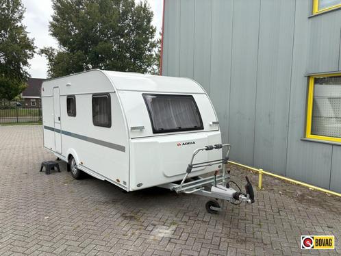 Adria Aviva 492 LU Voortent, fietsenrek, Caravans en Kamperen, Caravans, Bedrijf, tot en met 4, 1000 - 1250 kg, Standaardzit, Adria