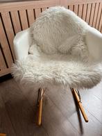 Scandinavische Schommelstoel met Schapenvacht, Ophalen, Kunststof, Wit, Zo goed als nieuw