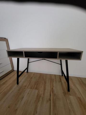 Bureau beschikbaar voor biedingen