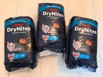 Huggies drynites jongens 4-7 beschikbaar voor biedingen