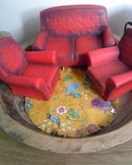 Sindy vintage meubels rood[plastic] bank en 2 stoelen, Kinderen en Baby's, Speelgoed | Poppenhuizen, Ophalen of Verzenden, Gebruikt