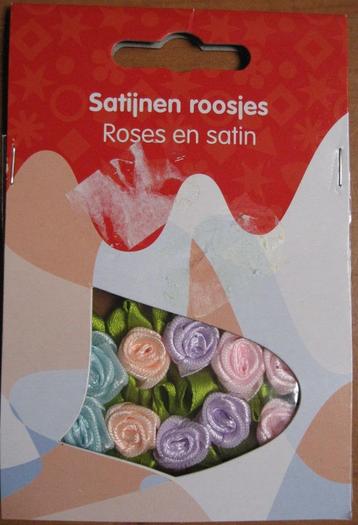 Satijnen roosjes. beschikbaar voor biedingen