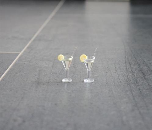 Glaasjes cocktail glas miniatuur nieuw 1:12 - 2st, Verzamelen, Poppenhuizen en Toebehoren, Nieuw, Decoratie, Ophalen of Verzenden