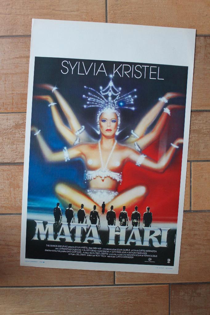 filmaffiche Mata Hari 1985 Sylvia Kristel filmposter, Verzamelen, Posters, Zo goed als nieuw, Film en Tv, A1 t/m A3, Rechthoekig Staand