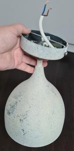 Vintage hanglamp - mat wit met blauwige accenten (betonlook), Vintage, Ophalen of Verzenden, Zo goed als nieuw, Metaal