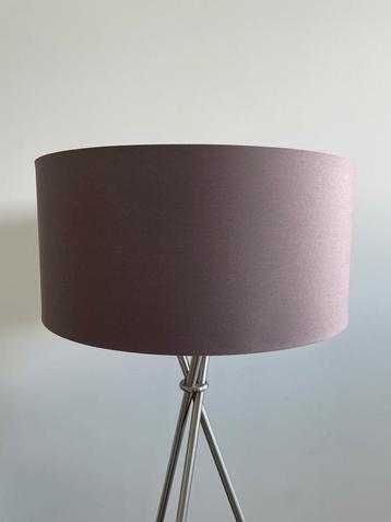 Lamp - in nette staat beschikbaar voor biedingen