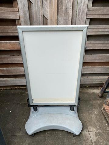 Stoepbord / swingbord met watertank – Formaat B1 beschikbaar voor biedingen
