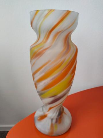 prachtige design vaas glas kunst oranje geel zijden bloemen  beschikbaar voor biedingen