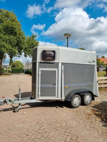 Humbaur 1 1/2 paardentrailer met zadelkamer . beschikbaar voor biedingen
