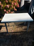 Gratis IKEA in hoogte verstelbaar bureau, Huis en Inrichting, Ophalen, In hoogte verstelbaar, Gebruikt, Bureau