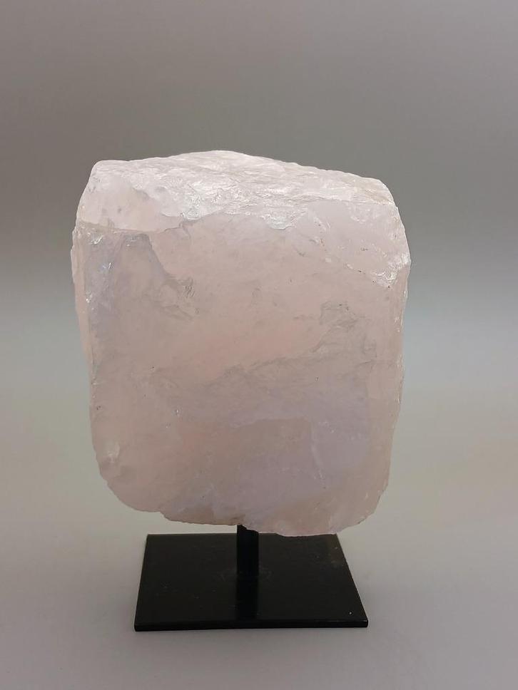 Rozenkwarts – 891g – Ruw & op standaard, Verzamelen, Mineralen en Fossielen, Mineraal, Ophalen of Verzenden