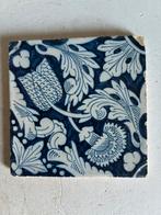 2 stuks antieke tegels met tulp en anjer, Antiek en Kunst, Antiek | Wandborden en Tegels, Ophalen of Verzenden