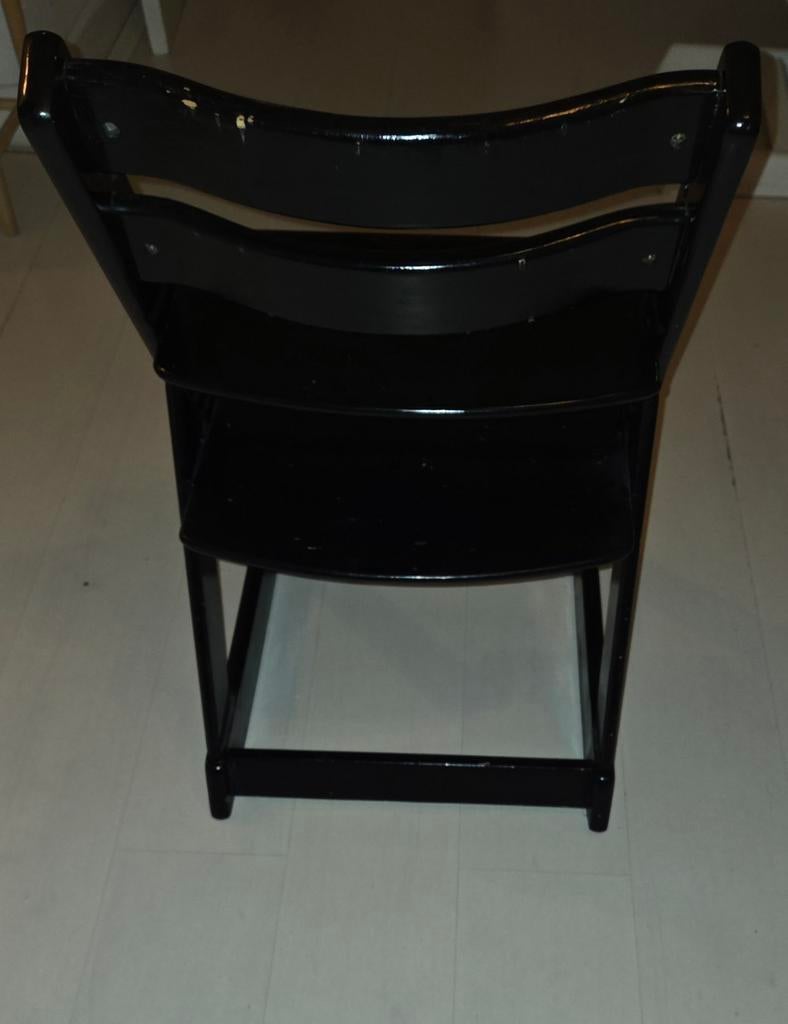 Houten Kinderstoel - Zwart, Huis en Inrichting, Barkrukken, Gebruikt, 60 tot 90 cm, Ophalen of Verzenden, 1 kruk