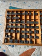 Zeer grote antieke letterbak-lade met houten letters&cijfers, Ophalen of Verzenden