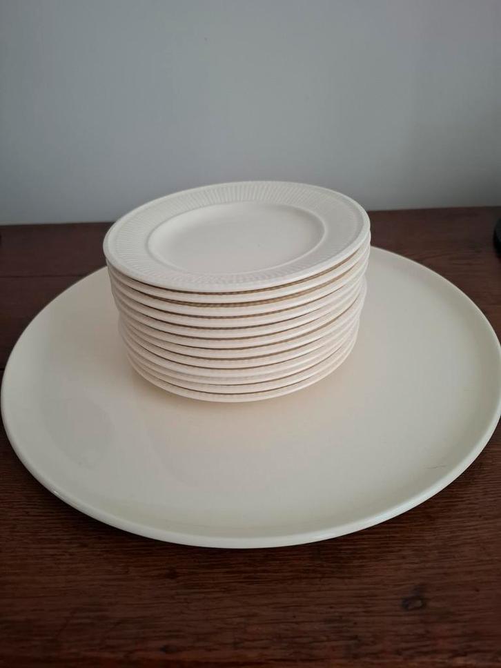 Wedgwood Edme Taartschaal + 12 Gebaksbordjes, Huis en Inrichting, Keuken | Servies, Zo goed als nieuw, Schaal of Schalen, Wedgwood