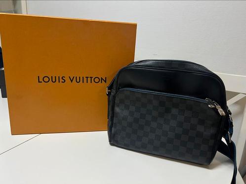 Louis Vuitton Dayton Reporter Schoudertas Limited Edition, Sieraden, Tassen en Uiterlijk, Tassen | Schoudertassen, Zo goed als nieuw