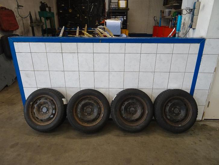 WINTERBANDEN: Ford Fiesta Nokian W+ 175/65/R14, Auto-onderdelen, Banden en Velgen, Banden en Velgen, Winterbanden, 14 inch, 175 mm