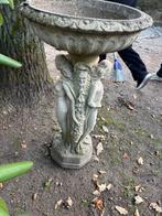 Beeld met 3 personen en vogelschaal, Tuin en Terras, Ophalen, Gebruikt, Steen, Mensenbeeld