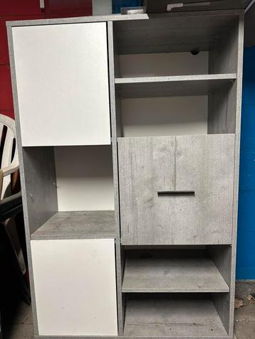 Leuke kast met vakken