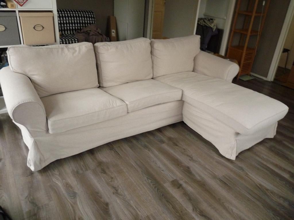 Sofa: 3-zitsbank met chaise longue lichtbeige EKTORP (IKEA), Huis en Inrichting, Banken | Sofa's en Chaises Longues, Zo goed als nieuw