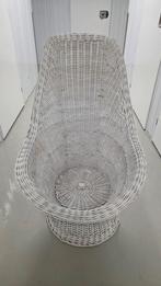 Witte rieten stoel te koop aangeboden., Ophalen