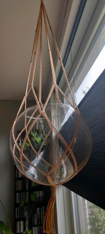 Glazen Bol in Macrame - Plantenhanger/ Lichtjes kerst beschikbaar voor biedingen