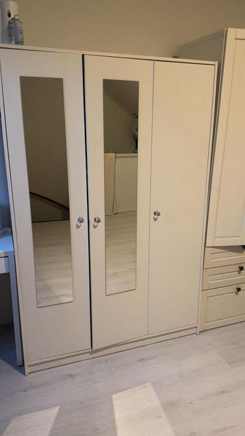 Ikea kleppstad kledingkast beschikbaar voor biedingen