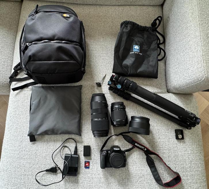 Complete (starters)set Canon EOS250D incl. 2 lenzen + acces., Audio, Tv en Foto, Fotocamera's Digitaal, Zo goed als nieuw, Spiegelreflex