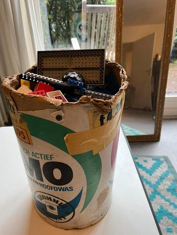 Ton met lego beschikbaar voor biedingen