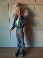Barbie pop inclusief 2 outfits en accessoires, Ophalen of Verzenden, Zo goed als nieuw, Barbie