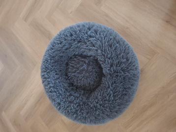 Poezen of honden mand beschikbaar voor biedingen