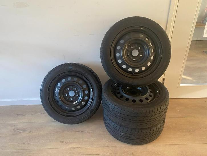 Toyota Verso Winterbanden, Auto-onderdelen, Banden en Velgen, Banden en Velgen, Winterbanden, 16 inch, 205 mm, Personenwagen, Gebruikt