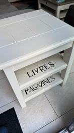 Rivièra Maison bijzet tafel met tekst Livres/Magazines, Huis en Inrichting, Tafels | Bijzettafels, Ophalen, Vierkant, 55 tot 75 cm