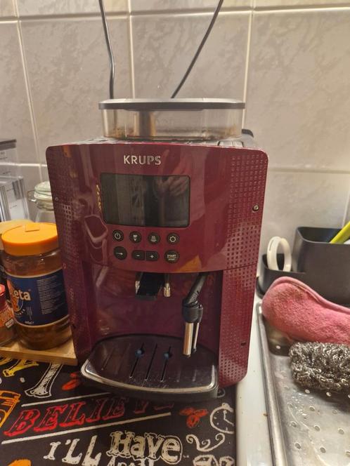 Krups EA8155, Witgoed en Apparatuur, Koffiezetapparaten, Gebruikt, Gemalen koffie, Koffiemachine, Afneembaar waterreservoir, Stoompijpje