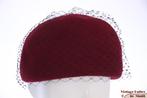 Vintage dameshoed Cocktail hoed bordeaux rood met kant 55 =S, Kleding | Dames, Hoeden en Petten, Ophalen of Verzenden, Gedragen