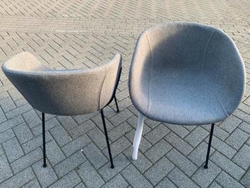2 stuks Eetkamerstoelen Zuiver met armleuning beschikbaar voor biedingen